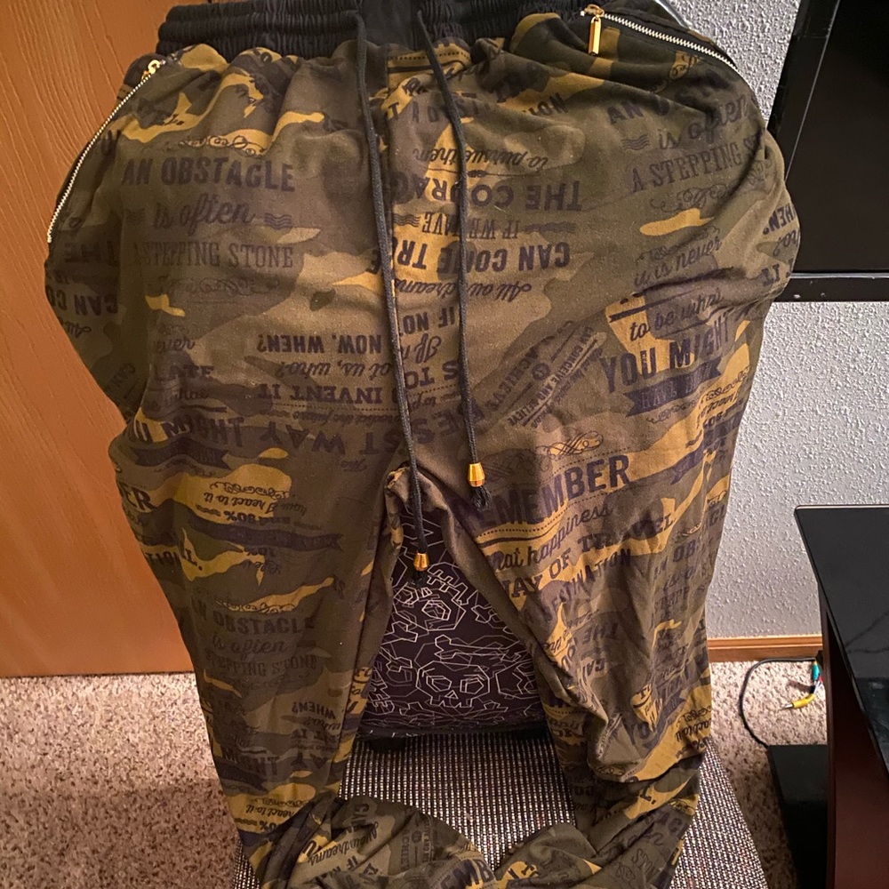 Women’s Unique Camouflage Loose Leggings 2X